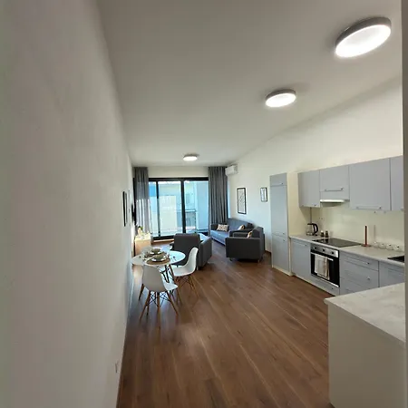 Nadstandardny V Centre S Parkovanim Appartement *