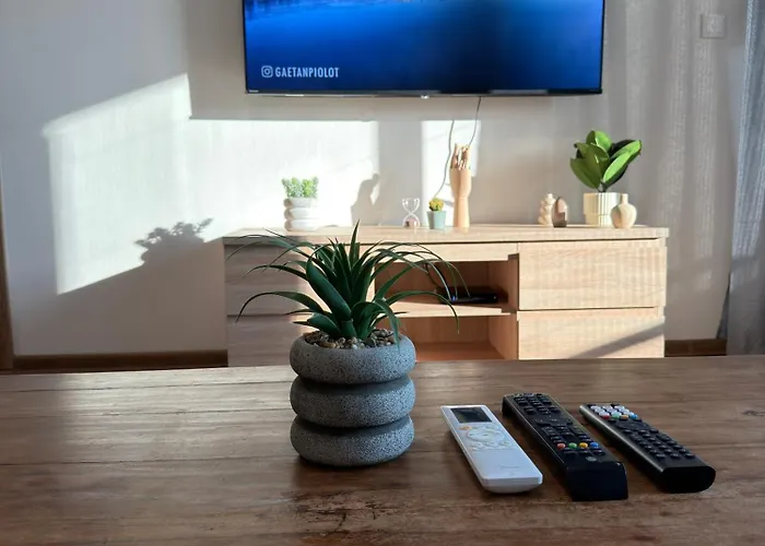 Nadstandardny V Centre S Parkovanim 질리나