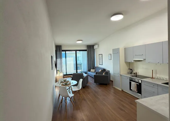 Nadstandardny V Centre S Parkovanim 아파트 *